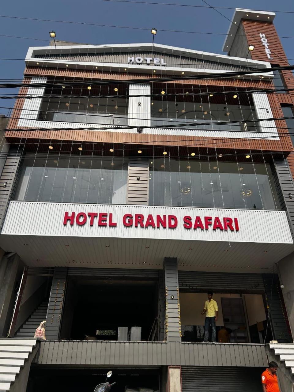 Hotel Grand Safari Kotdwāra Exteriér fotografie